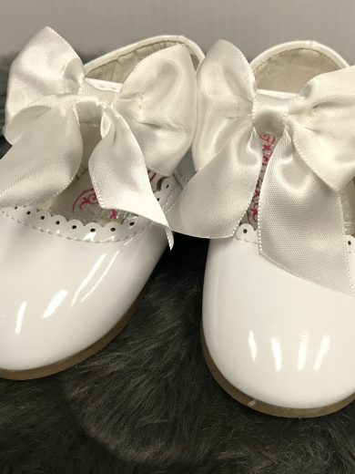 GIRL'S WHITE BOW SHOES